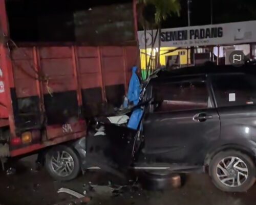 Kecelakaan Truk dan Minibus Terjadi di Marapalam Padang, 2 Orang Luka