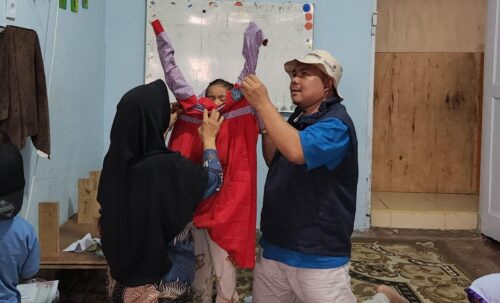 MDMC Sumbar dan IG Center Salurkan Bantuan Logistik hingga Perlengkapan Sekolah Korban Galodo